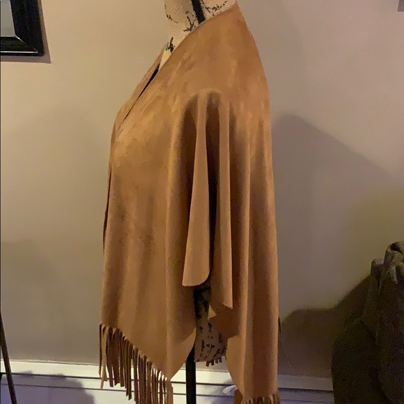 GORGEOUS NWOT Caramel Soft Suede Fringed Shawl/Wrap - Picture 2 of 5